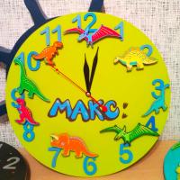 Часы настенные именные "Макс" с фигурками