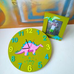 Часы настенные "Стегозавр Шартрез"
